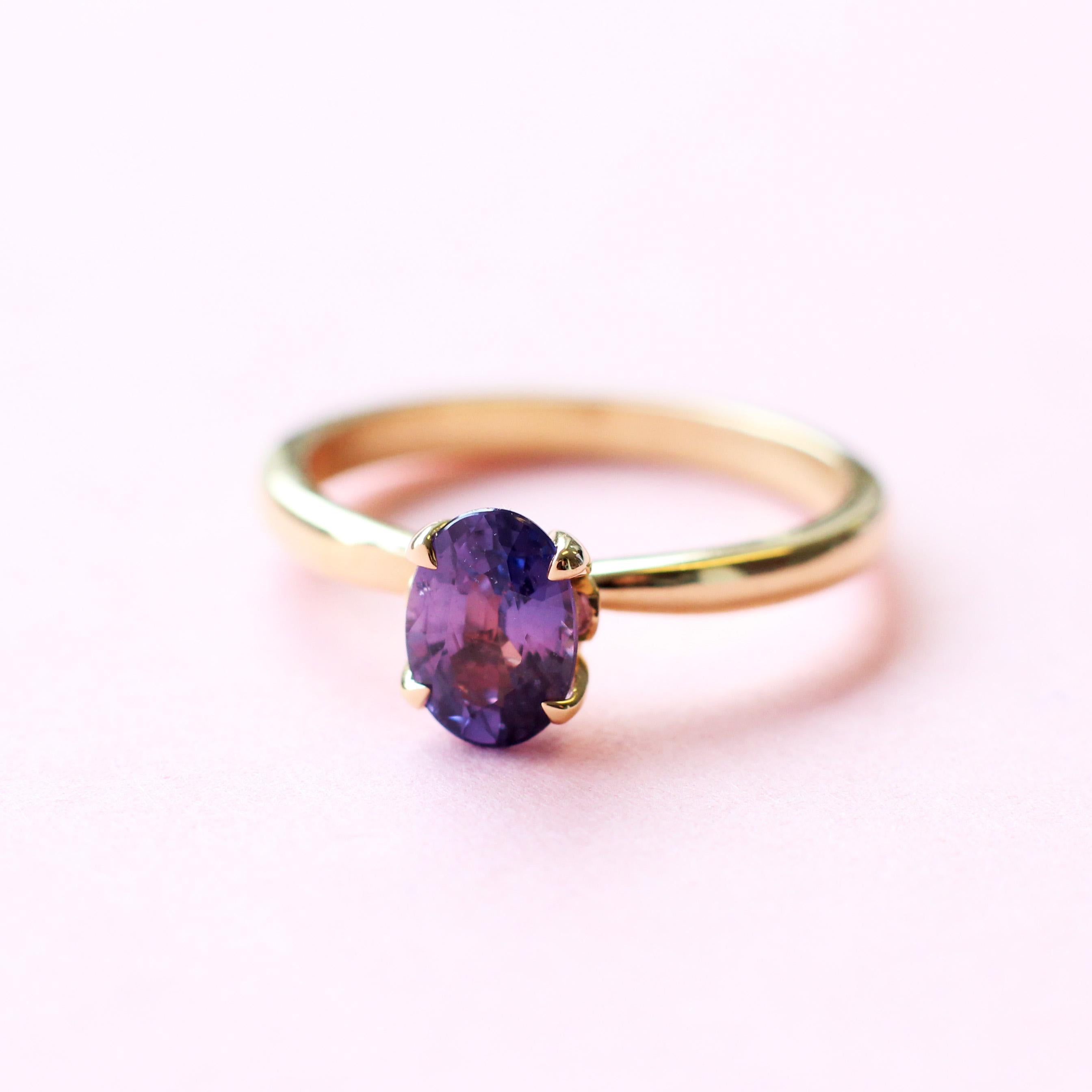 For Sale:  Lavender Sapphire Solitaire Ring in 18 Karat Yellow Gold 4