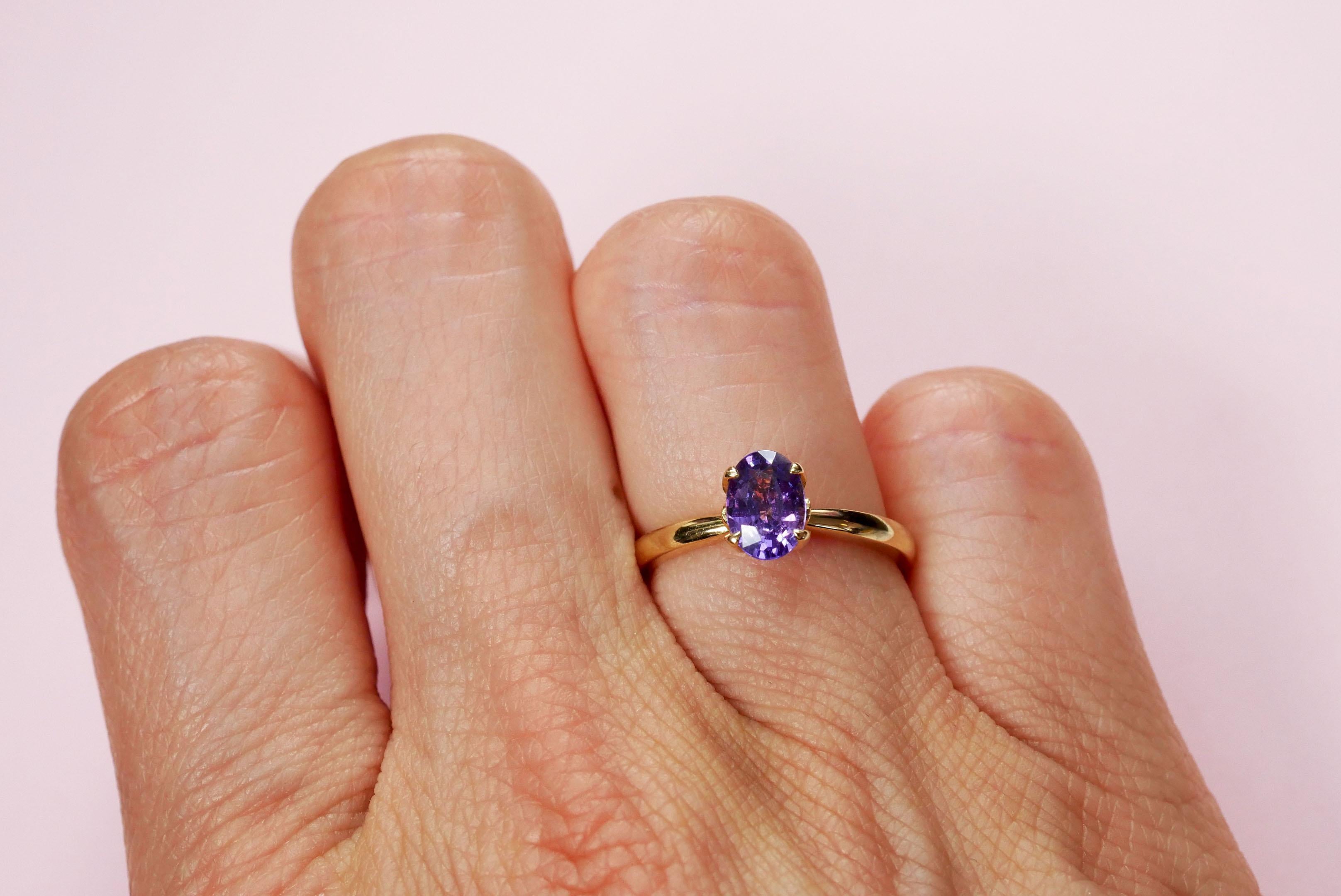 For Sale:  Lavender Sapphire Solitaire Ring in 18 Karat Yellow Gold 5