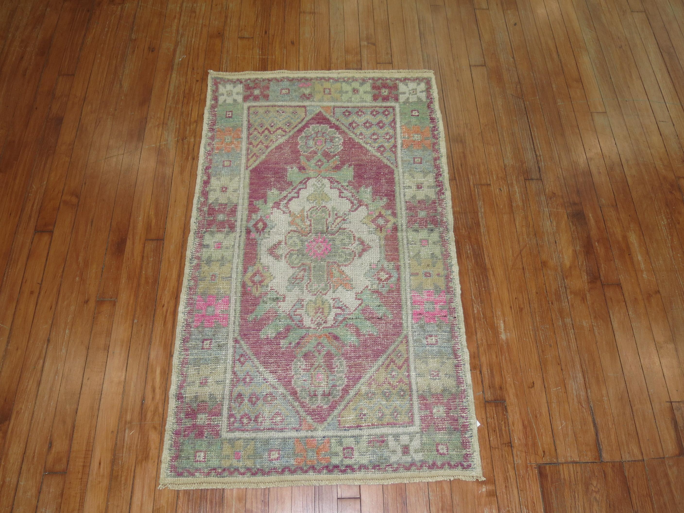Lavender Set of Wool Square 20th Century Turkish Scatter Size Rugs In Good Condition For Sale In New York, NY