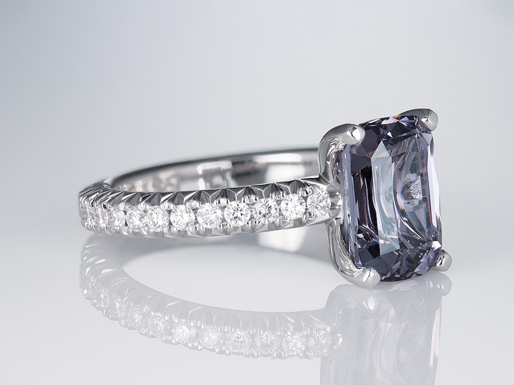 Neoclassical Lavender Spinel 3.41 carat Ring with diamonds in 18K white gold For Sale