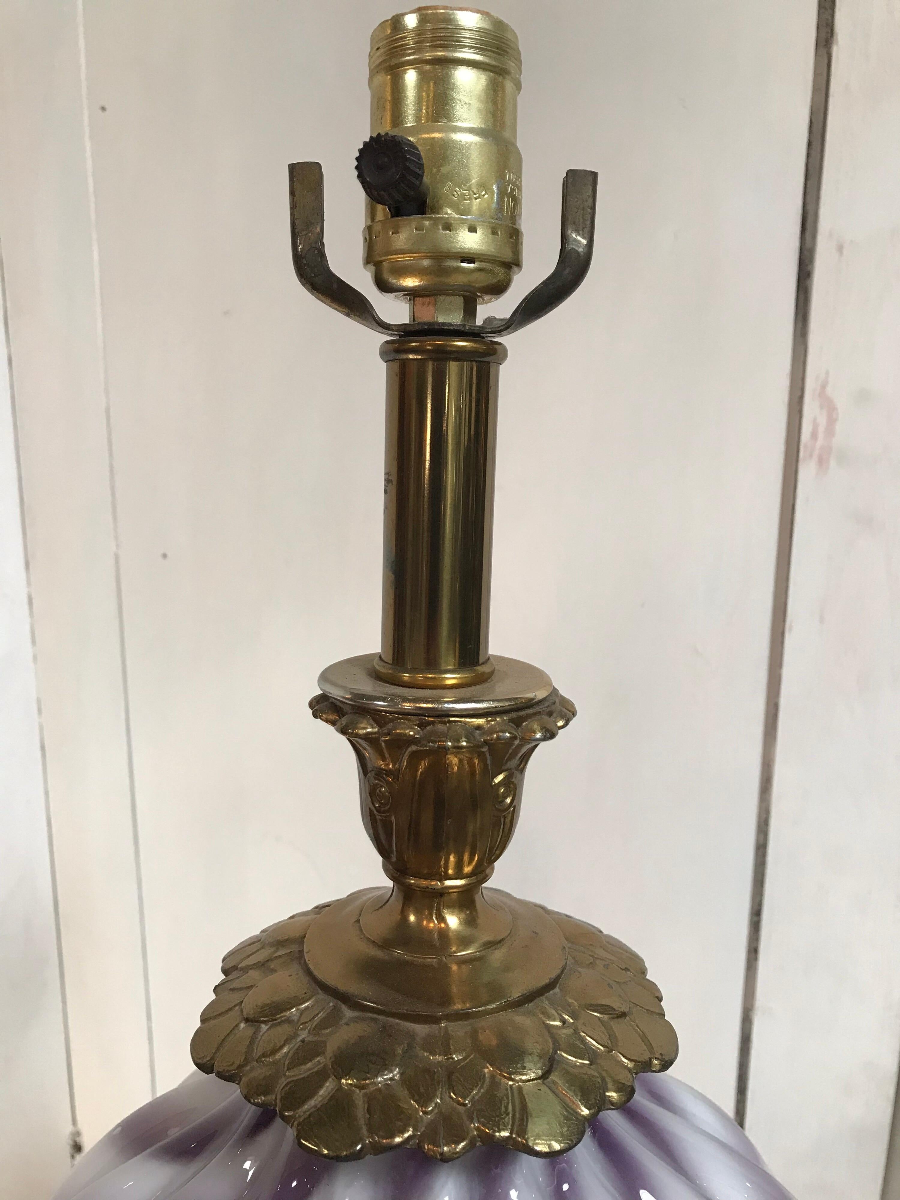 Milieu du XXe siècle Lampe de Murano à rayures lavande en vente