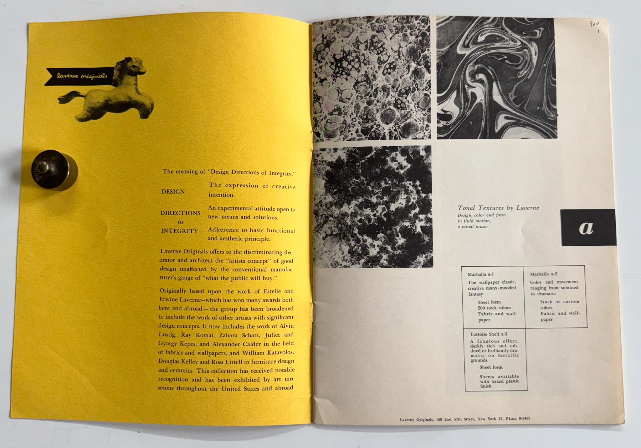 Premier catalogue de Laverne Originals, la société de design moderne fondée par Estelle et Erwine Laverne en 1938. Après des débuts modestes dans la production de papiers peints et de textiles, Laverne (qui deviendra par la suite Laverne