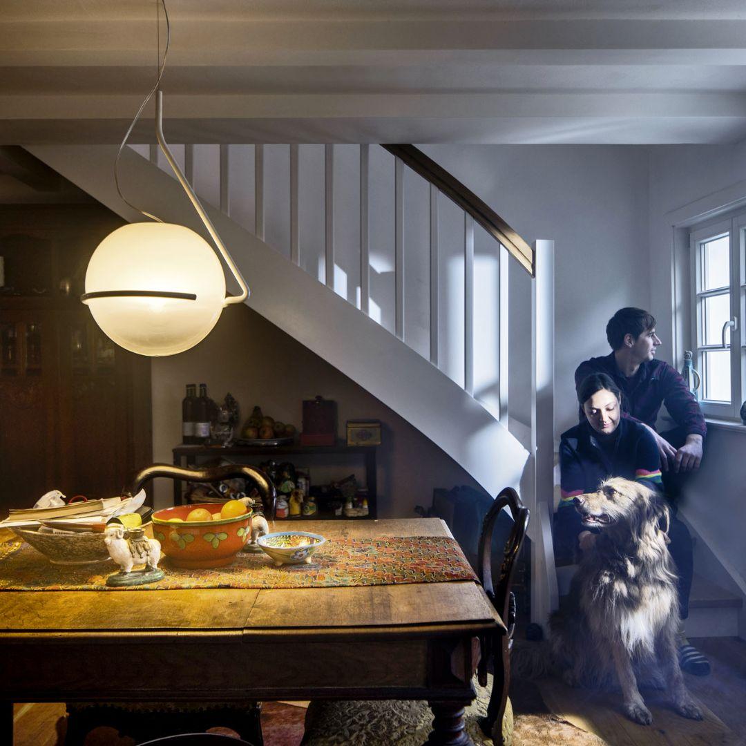 Pendente in vetro soffiato a mano Laviani 'Tonda Piccolo' in bianco per Foscarini

Disegnato da Ferruccio Laviani e prodotto da Foscarini, l'azienda italiana di illuminazione fondata a Venezia sulla leggendaria isola di Murano, dove generazioni di