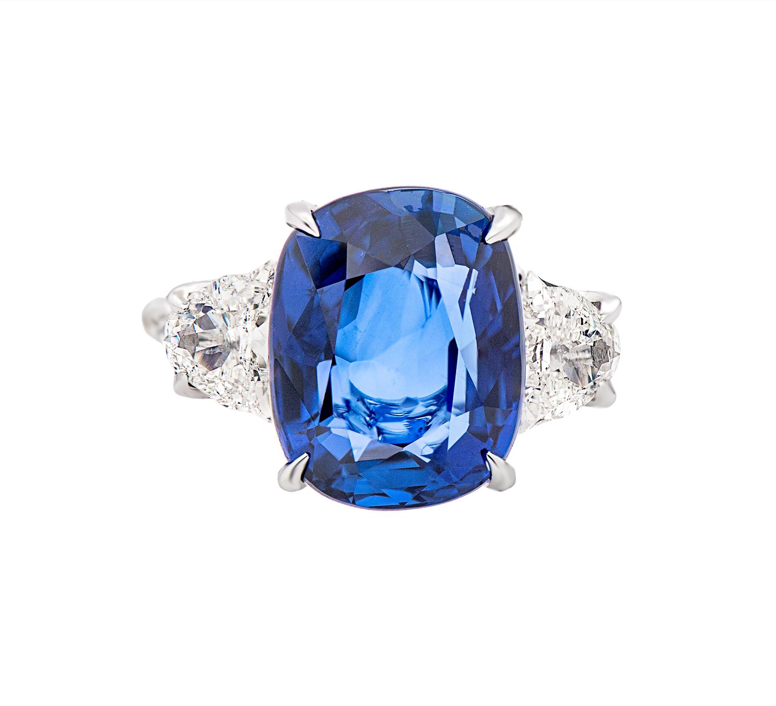 Contemporary GIA Certified Blue Sapphire and Diamond Cocktail Ring For Sale
