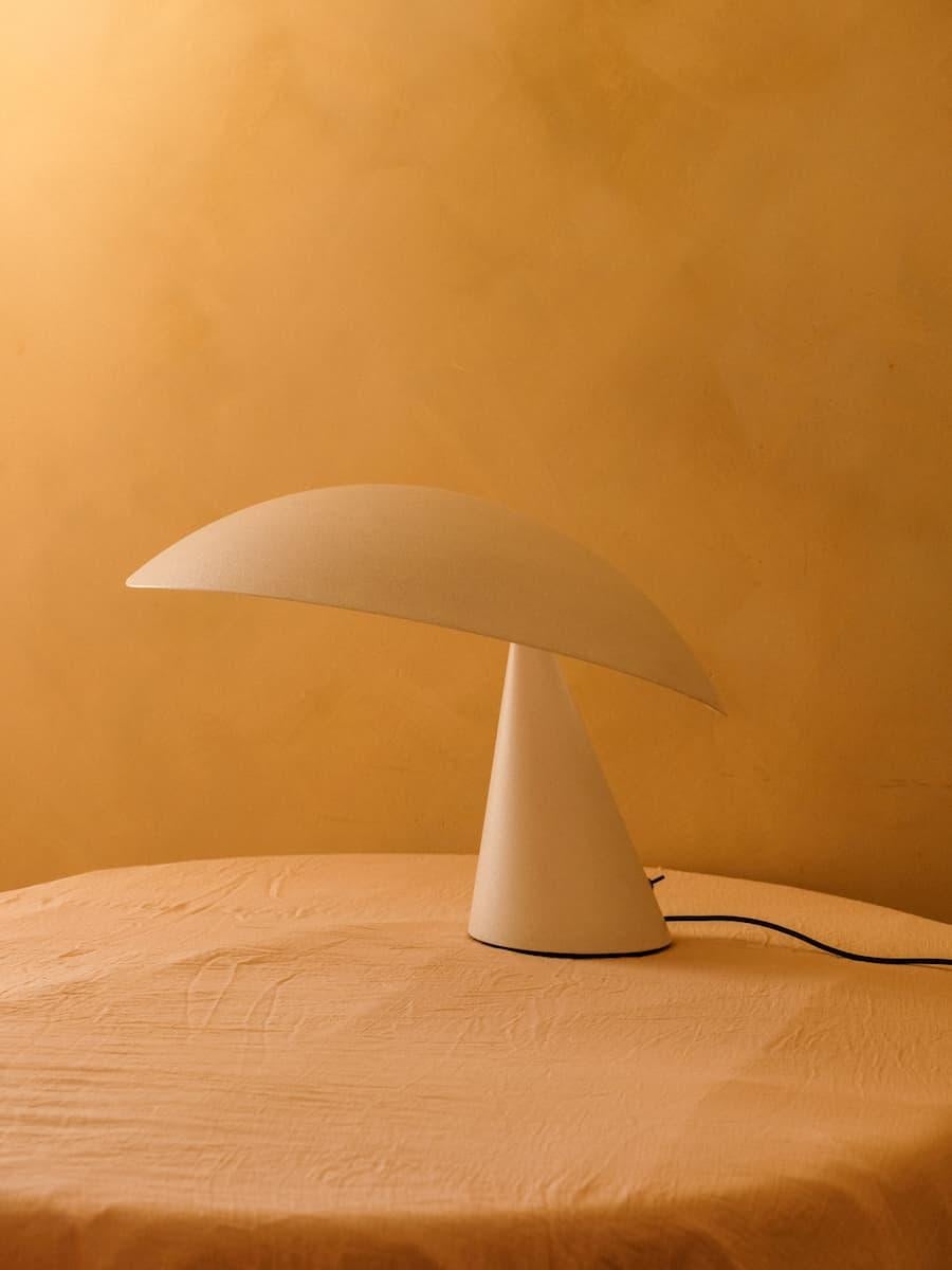 Lavinia table lamp by the Japanese designer, architect and philosopher, Masayuki Kurokawa (1937-), with an adjustable construction in white grainy cast and enamelled aluminium for the Italian manufacturer Artemide, Milan, 1988.

The Lavinia is an