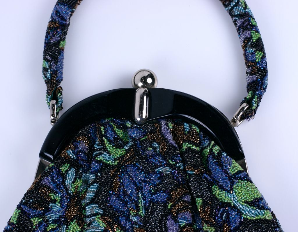 Noir Lavishly Beaded Pouch with Bakelite Frame en vente