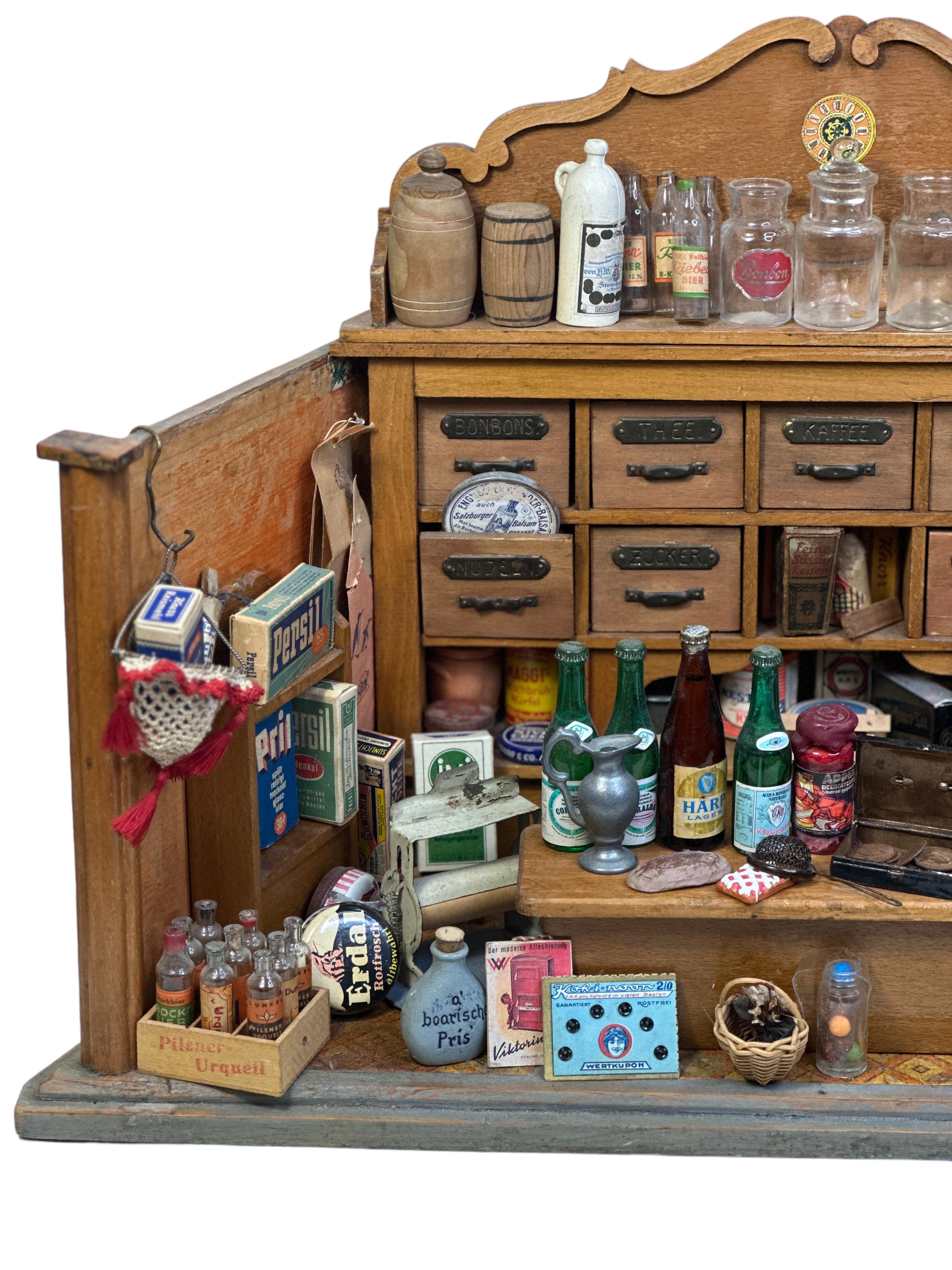 Lavendelfarben geflochtenes deutsches Holz Grocery Dollhouse Store Toy 1900er Jahre im Angebot 7