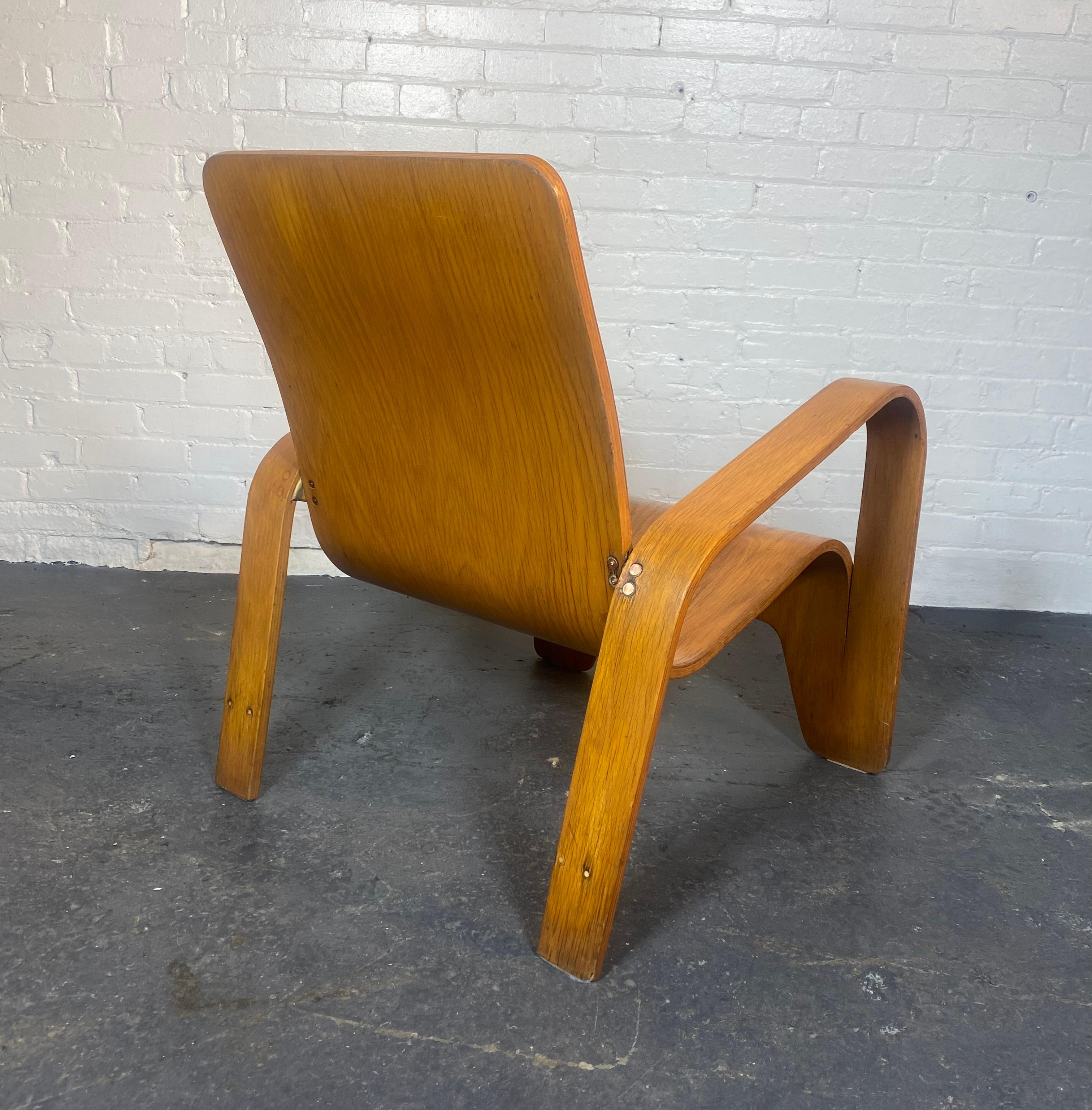LaWo1 Molded Plywood Lounge Chair by Han Pieck for Lawo Ommen/ Netherlands 1945 In Good Condition For Sale In Buffalo, NY