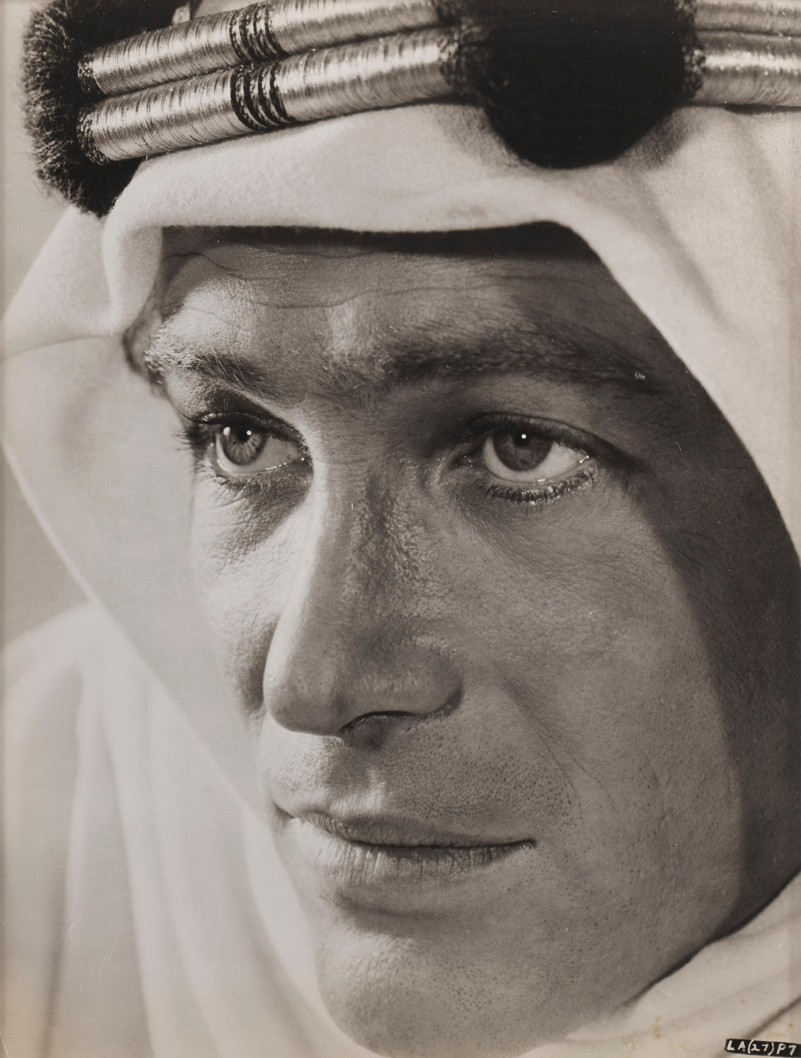Fotogramma originale della produzione di Lawrence d'Arabia. 
Questo epico film britannico è basato sulla vita di T. E. Lawrence. È stato diretto da David Lean e prodotto da Sam Spiegel. Il film è interpretato da Peter O'Toole nel ruolo principale,