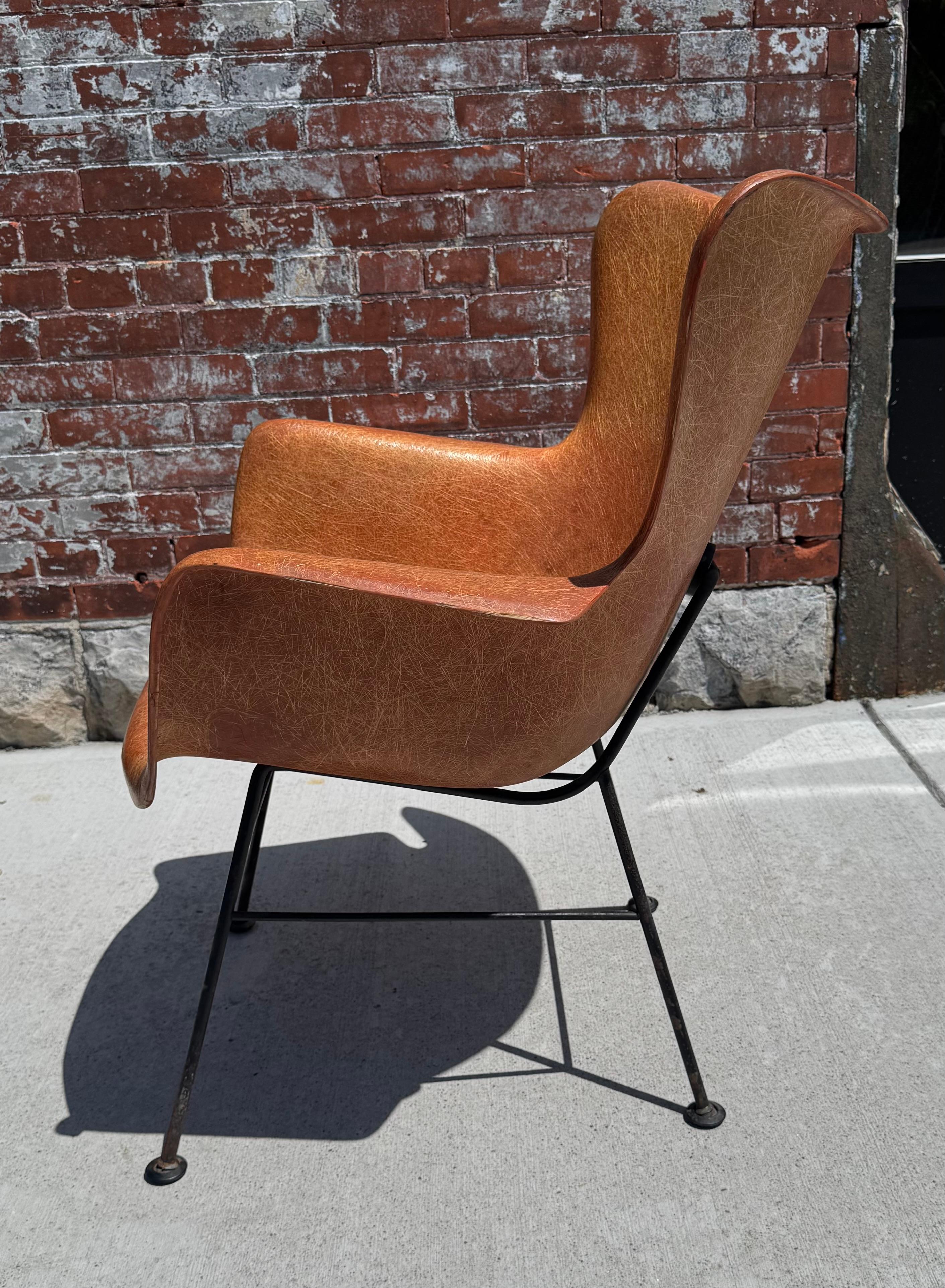 Lawrence Peabody Fiberglass Lounge Chair / Classic Mid Century Modern In Good Condition For Sale In Buffalo, NY