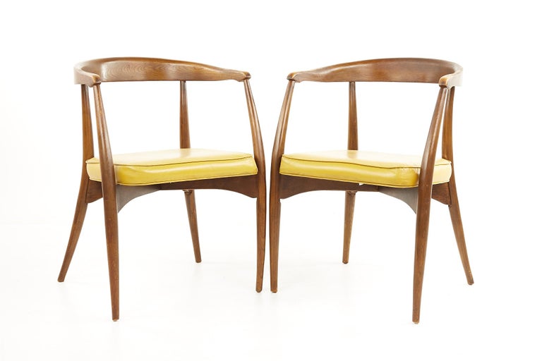 Lawrence Peabody For Craft Associates mid century walnut captains chairs - a pair.

Each chair measures: 21.5 wide x 19.5 deep x 30 high, with a seat height of 17.5 inches and an arm height/chair clearance of 27.25 inches.

All pieces of