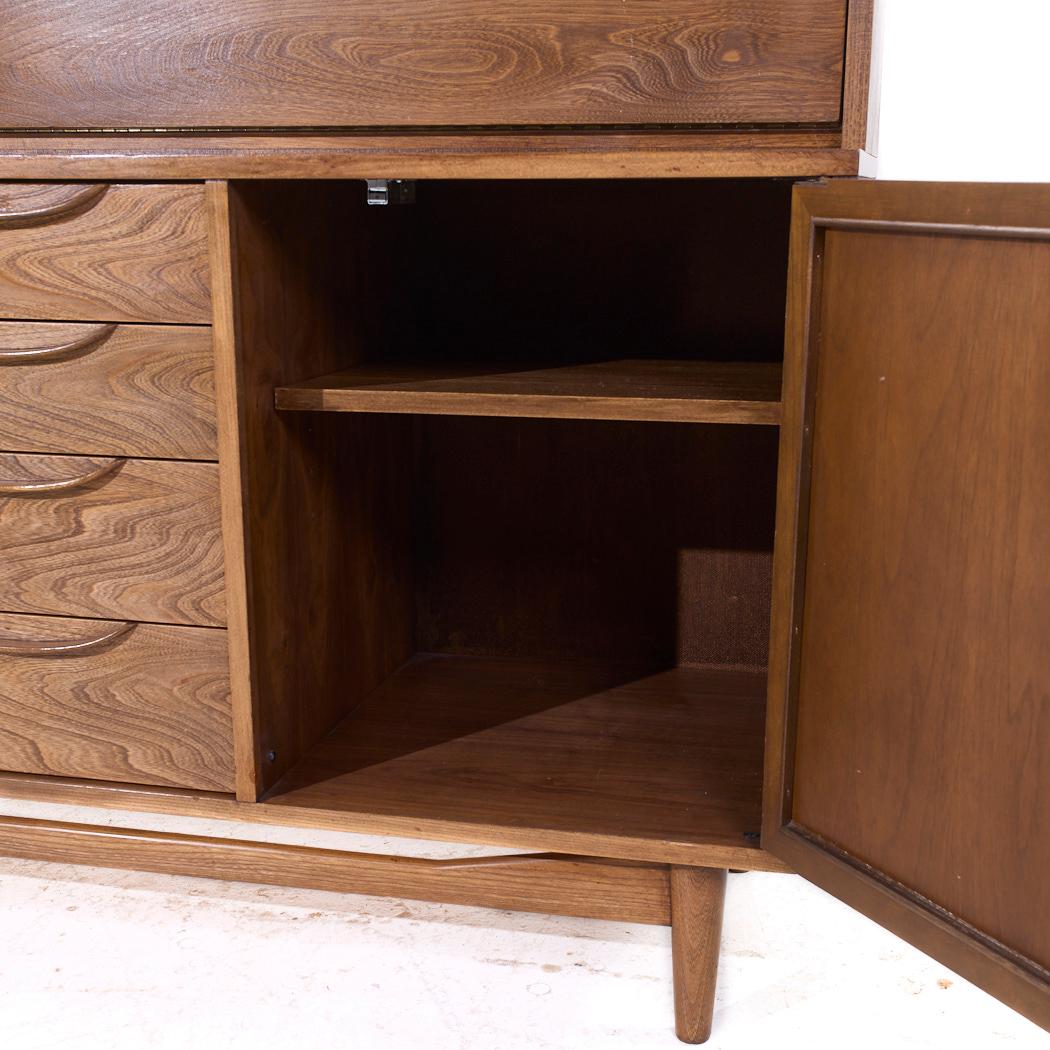 Lawrence Peabody per Nemschoff Scrivania Bar Credenza del Medioevo in vendita 2
