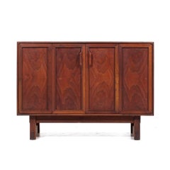 Lawrence Peabody per Nemschoff Cassettiera in noce del Medioevo