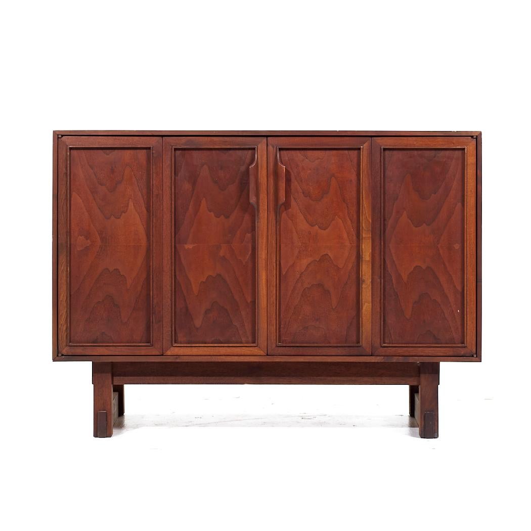 Lawrence Peabody for Nemschoff Mid Century Walnut Dresser Chests - Pair In Good Condition For Sale In Countryside, IL
