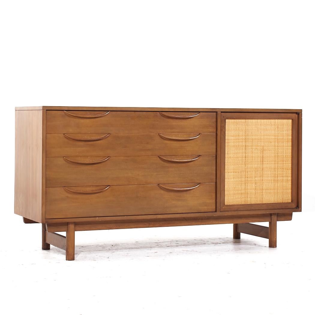 Americano Lawrence Peabody per Nemschoff Credenza e conigliera in legno di noce e canne in vendita