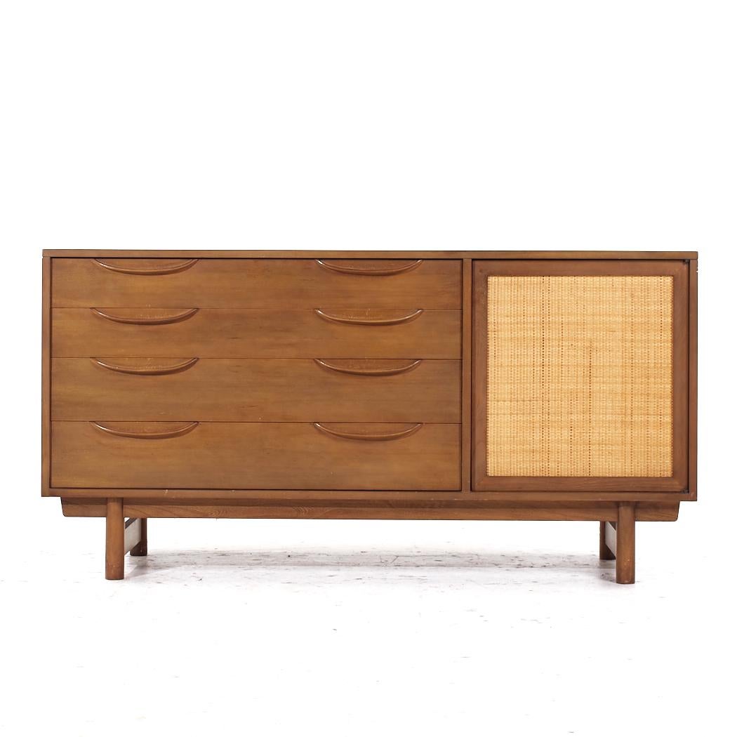 Lawrence Peabody per Nemschoff Credenza e conigliera in legno di noce e canne In condizioni buone in vendita a Countryside, IL