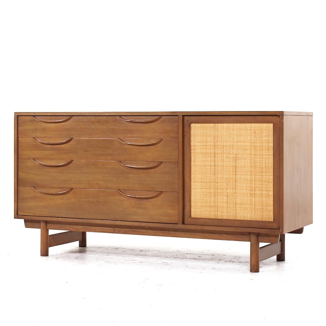Fine XX secolo Lawrence Peabody per Nemschoff Credenza e conigliera in legno di noce e canne in vendita