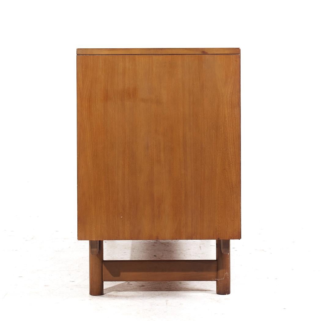 Canna Lawrence Peabody per Nemschoff Credenza e conigliera in legno di noce e canne in vendita