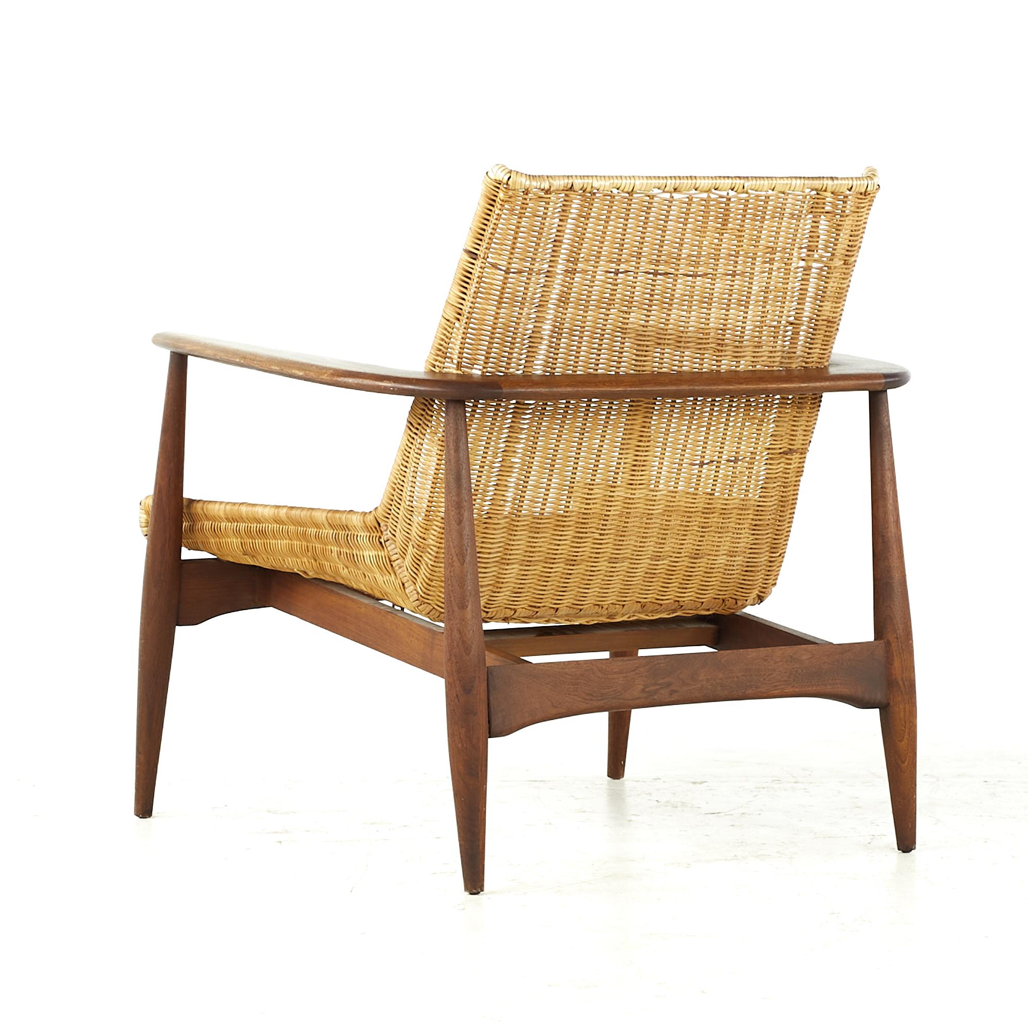 Lawrence Peabody for Richardson Nemschoff Midcentury Cane Lounge Chair In Good Condition For Sale In Countryside, IL