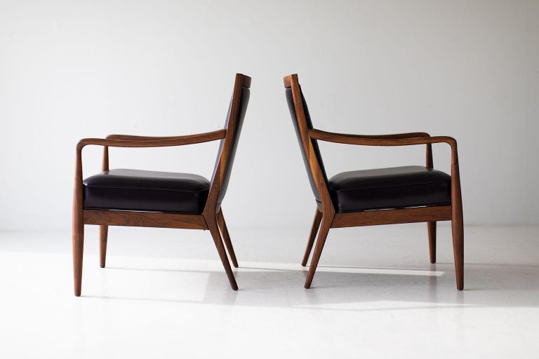 Designer: Lawrence Peabody.

Manufacturer: Nemschoff.
Period/Model: Mid-Century Modern.
Specs: Walnut, leather.

Condition:

These Lawrence Peabody leather lounge chairs for Richardson Nemschoff are in excellent restored condition. The