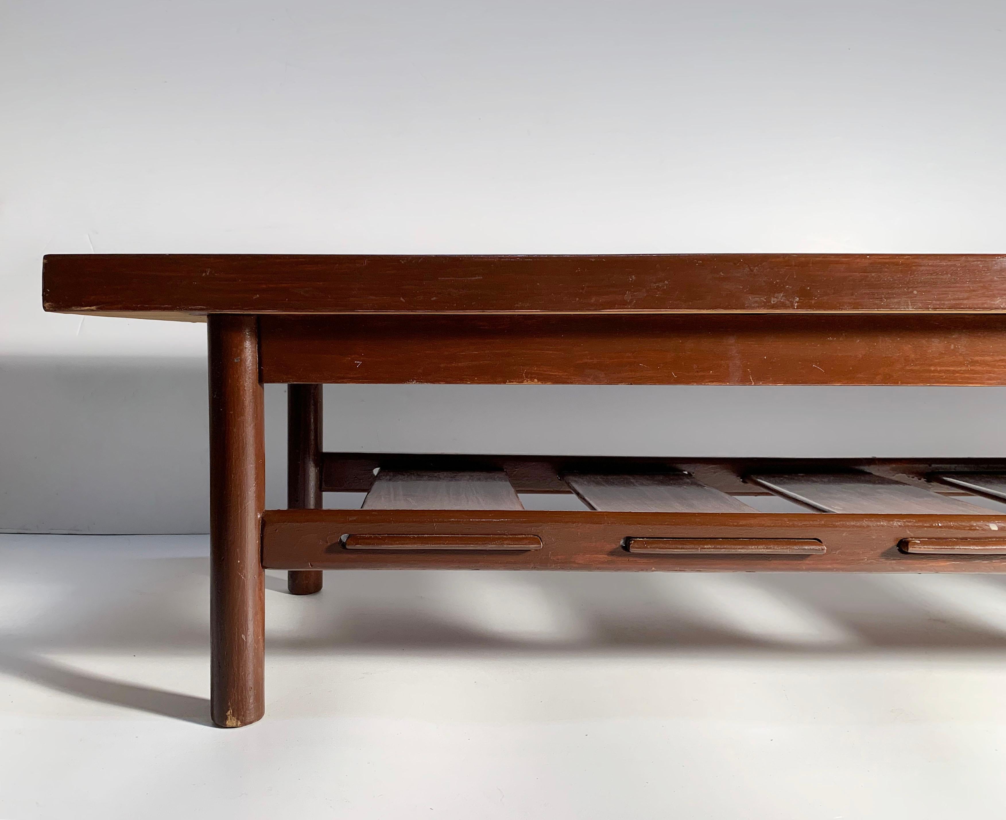 Mid-Century Modern Lawrence Peabody Long Walnut Bench / Coffee Table For Richardson Nemschoff en vente