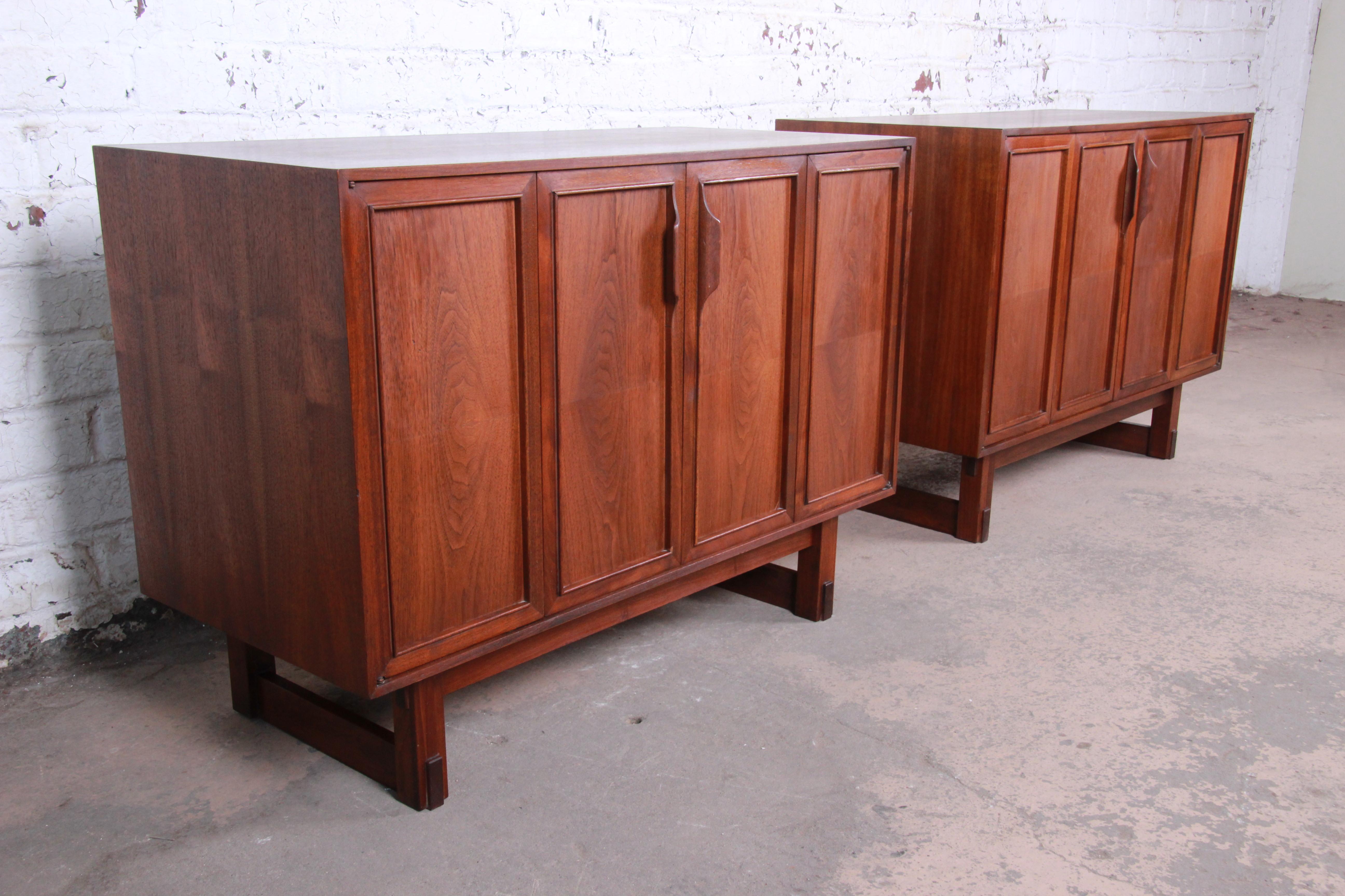 Lawrence Peabody Mid-Century Modern Walnut Cabinets or Large Bedside Chests In Good Condition In South Bend, IN