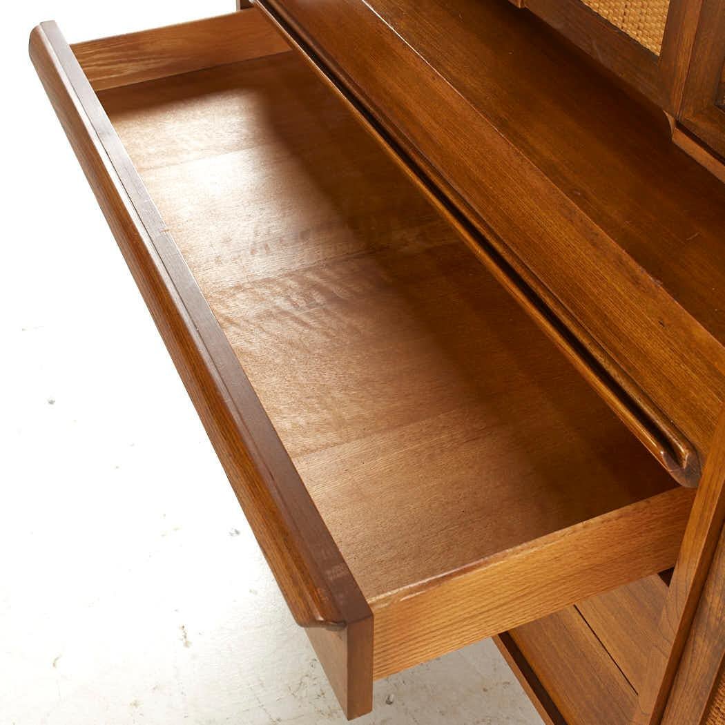 Lawrence Peabody Buffet in noce e canna di metà secolo con convitto in vendita 5