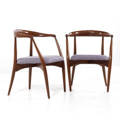 Lawrence Peabody Mid Century Nussbaum Esszimmerstuhl - Paar