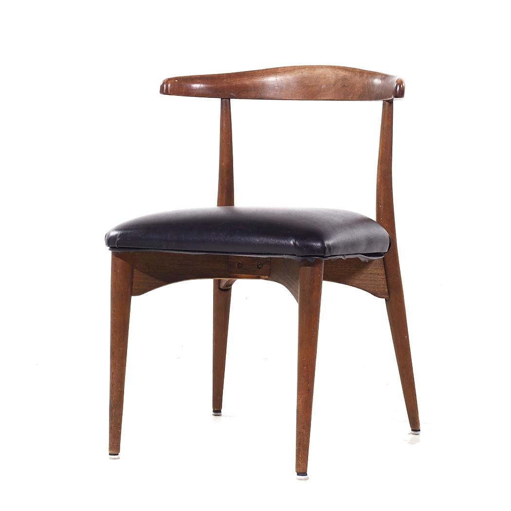 Lawrence Peabody Mid Century Esszimmerstühle aus Nussbaumholz - 8er-Set (Ende des 20. Jahrhunderts) im Angebot