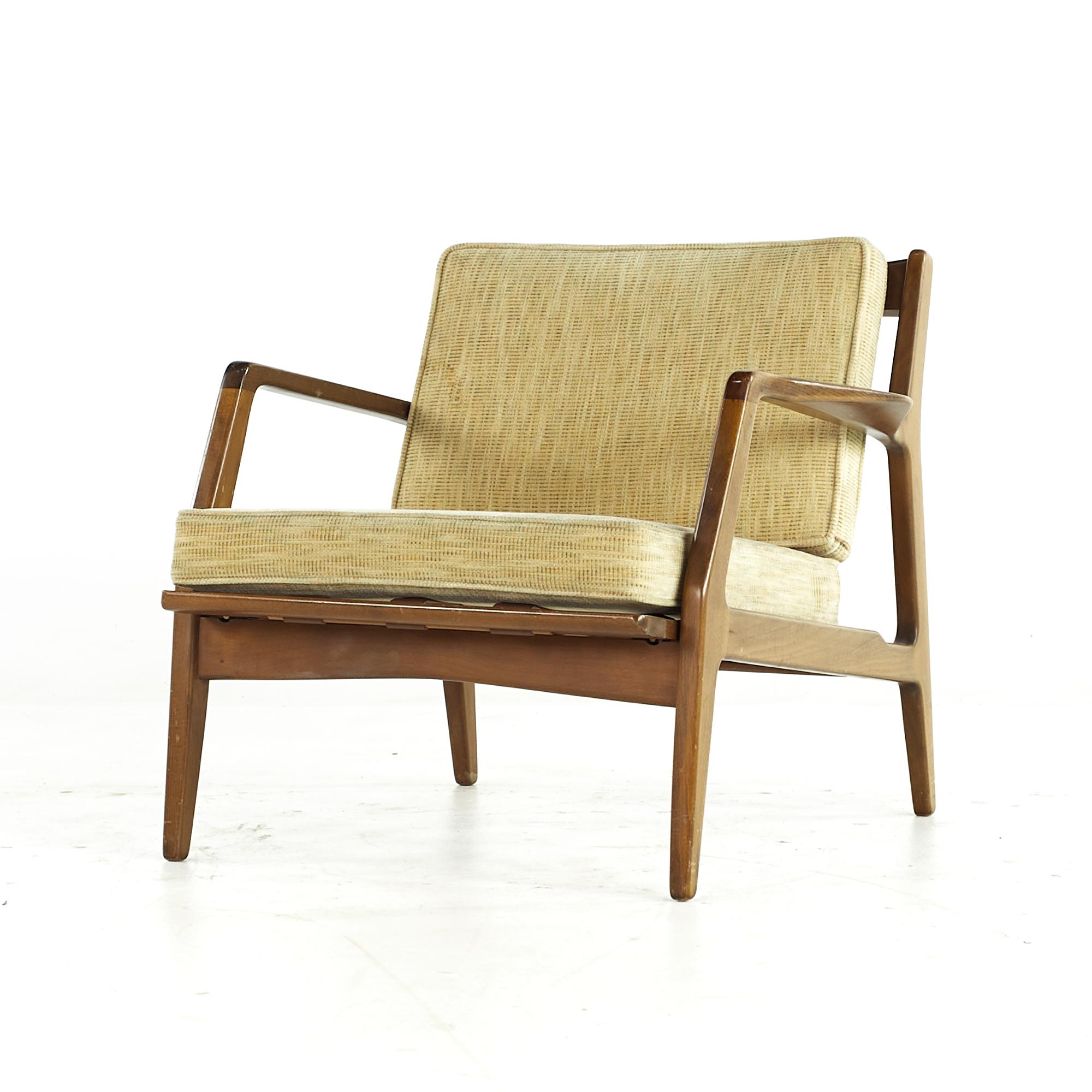 Lawrence Peabody Midcentury Walnut Lounge Chairs, Pair In Good Condition For Sale In Countryside, IL