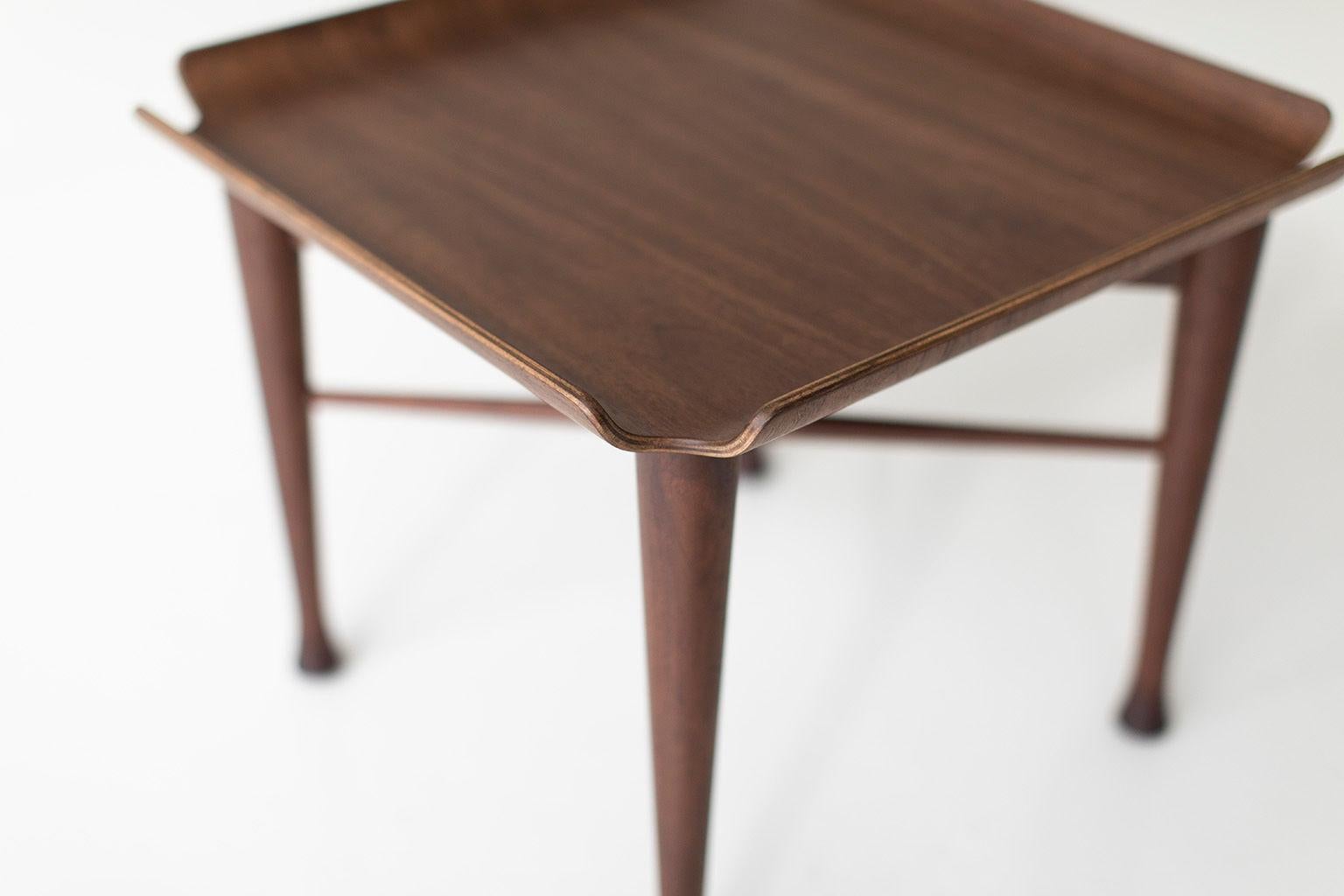 Lawrence Peabody: Beistelltisch aus Nussbaumholz für Craft Associates Furniture (amerikanisch) im Angebot
