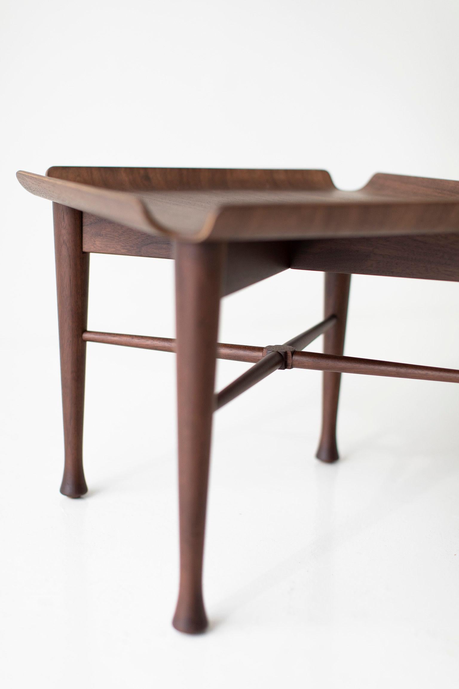 Lawrence Peabody: Beistelltisch aus Nussbaumholz für Craft Associates Furniture im Zustand „Neu“ im Angebot in Oak Harbor, OH
