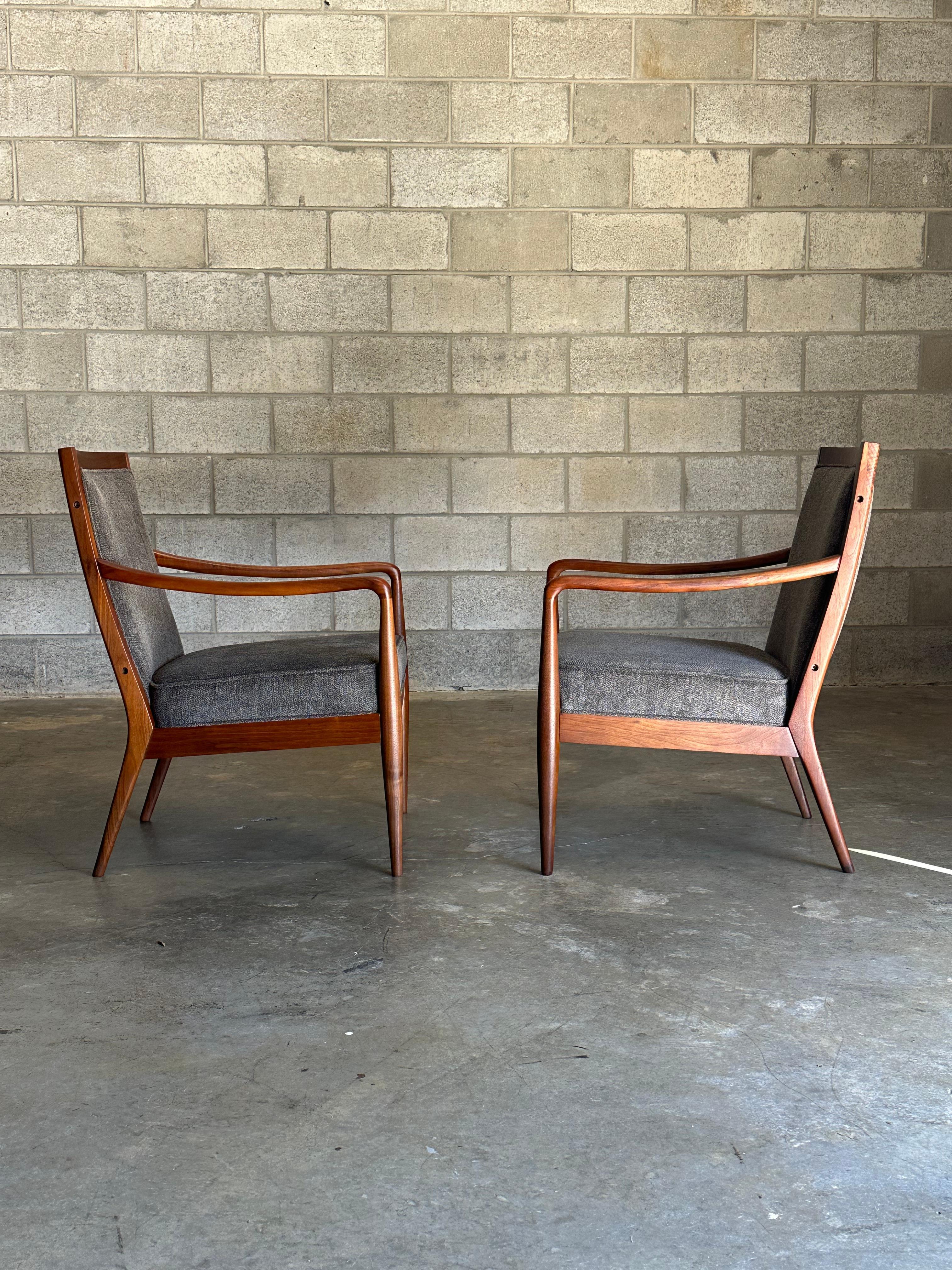Lawrence Peadbody for Richardson Nemschoff Lounge Chairs- A Pair In Good Condition For Sale In St.Petersburg, FL