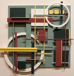 Geometrische abstrakt bemalte wandhängende konstruktivistische architektonische Skulptur