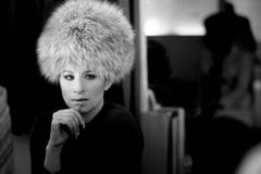 Barbra Streisand auf dem Weg nach England, 1969 von Lawrence Schiller