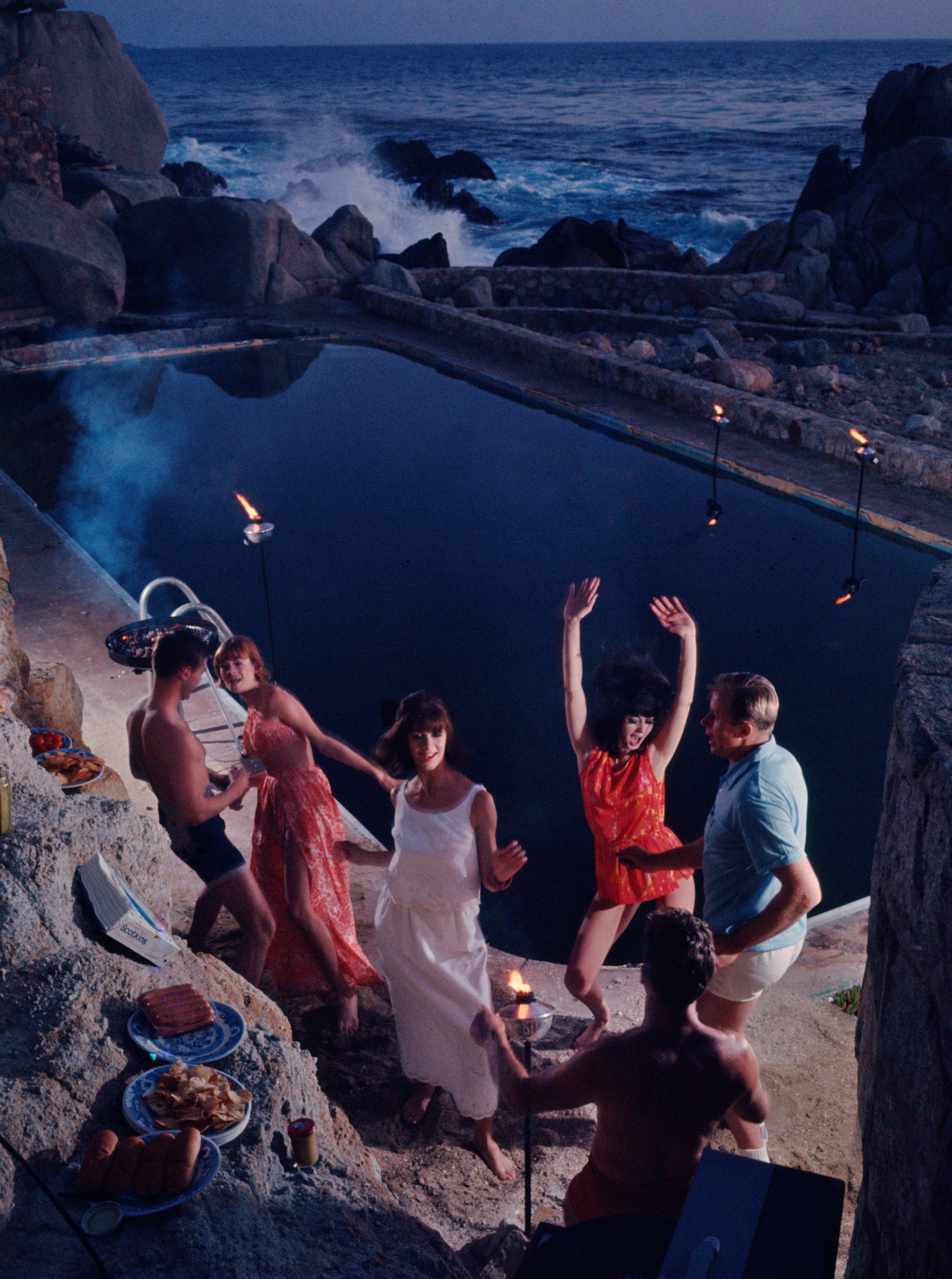 *Enmarcado y envío gratuito dentro de EE.UU.*.

Malibú, California, 1963.

Impresión digital cromogénica

40 x 30 pulgadas

Tamaño de la edición: 15

*Pregunta por tamaños adicionales*

Lawrence Schiller es un productor, guionista y fotógrafo