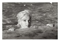 Marilyn Monroe close up in pool (black and white), 1962