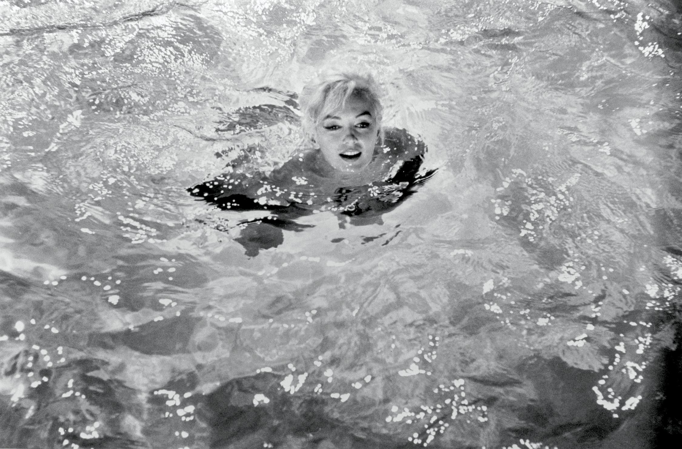 marilyn monroe pool photo