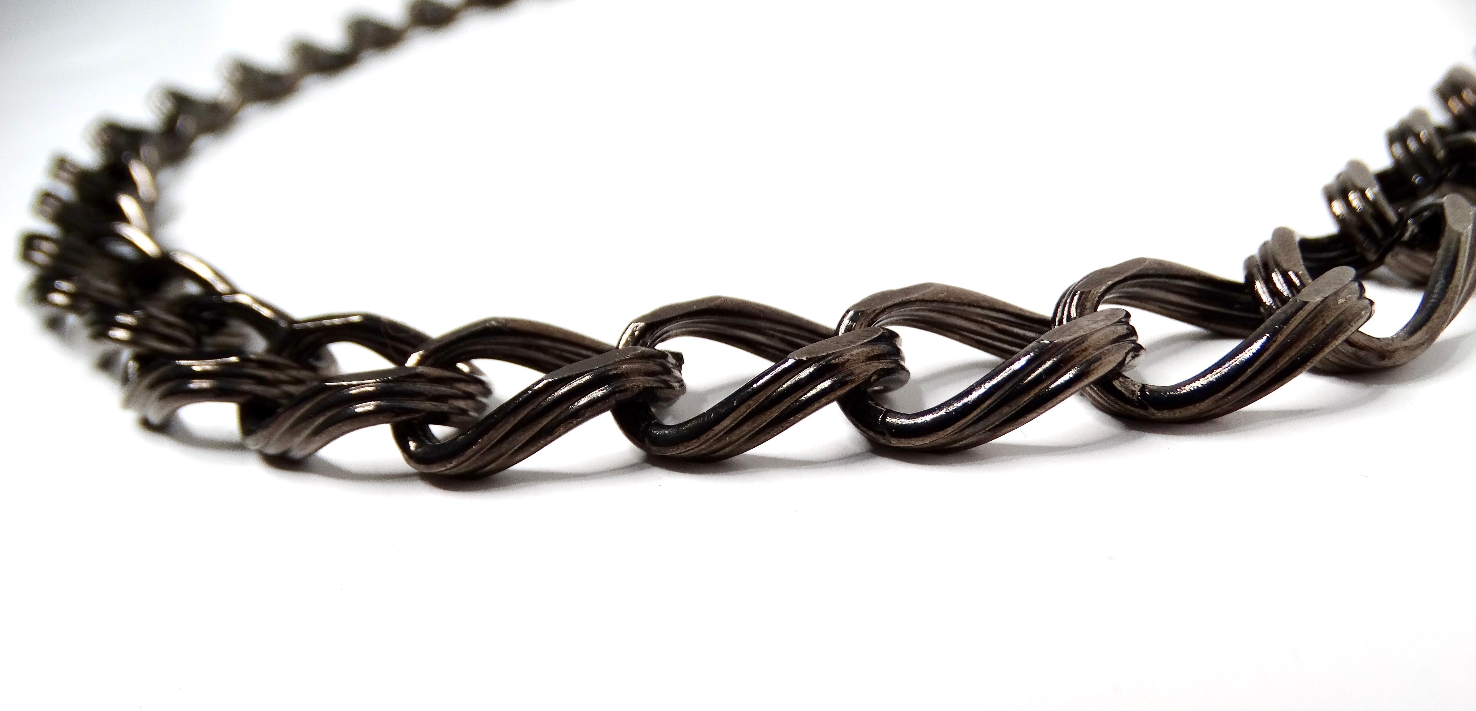 Collana o spilla con ape grande impreziosita da Lux di Lawrence Vrba in vendita 2