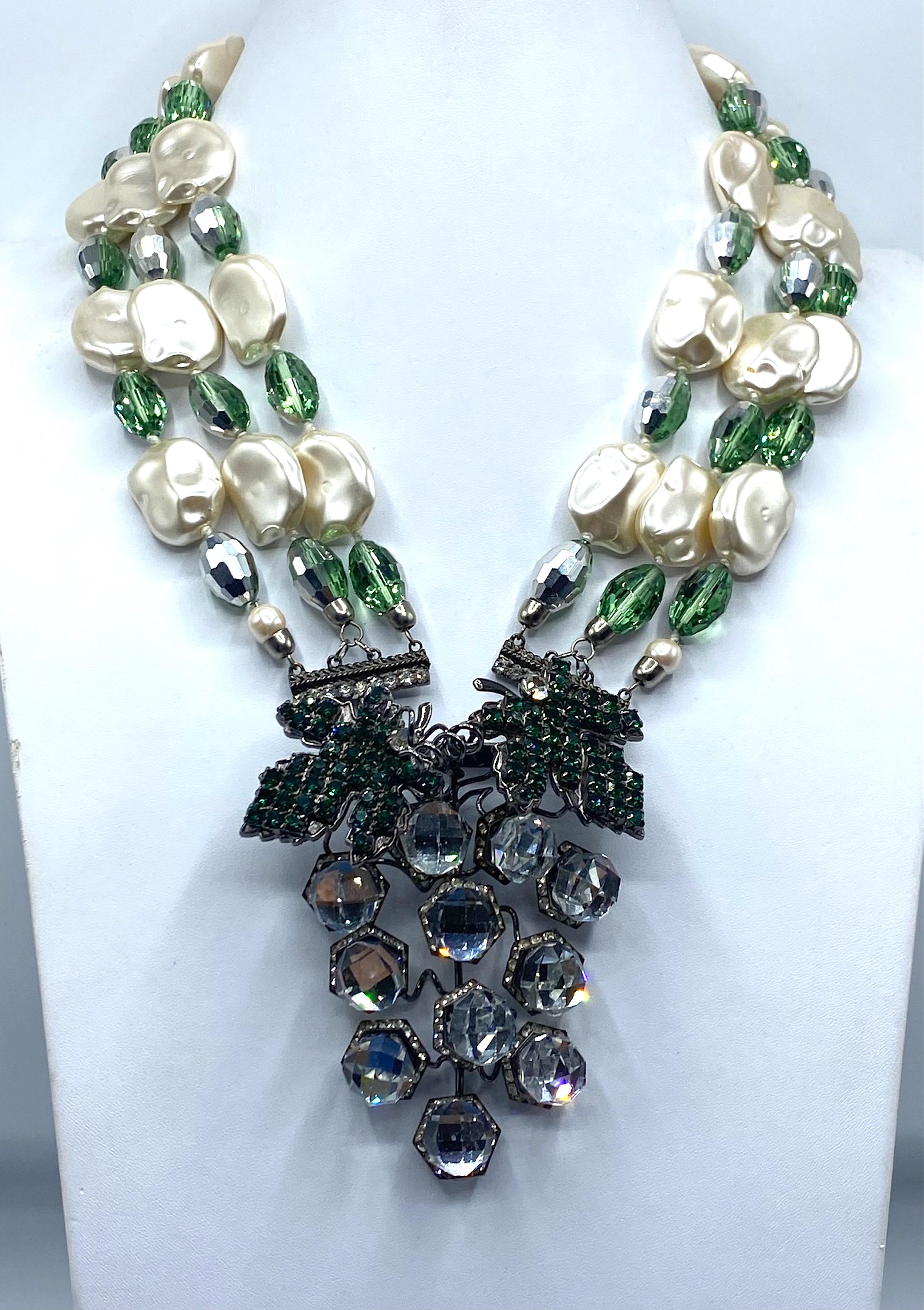 Collana di perle e cristalli Lawrence Vrba con spilla a grappolo staccabile in vendita 5