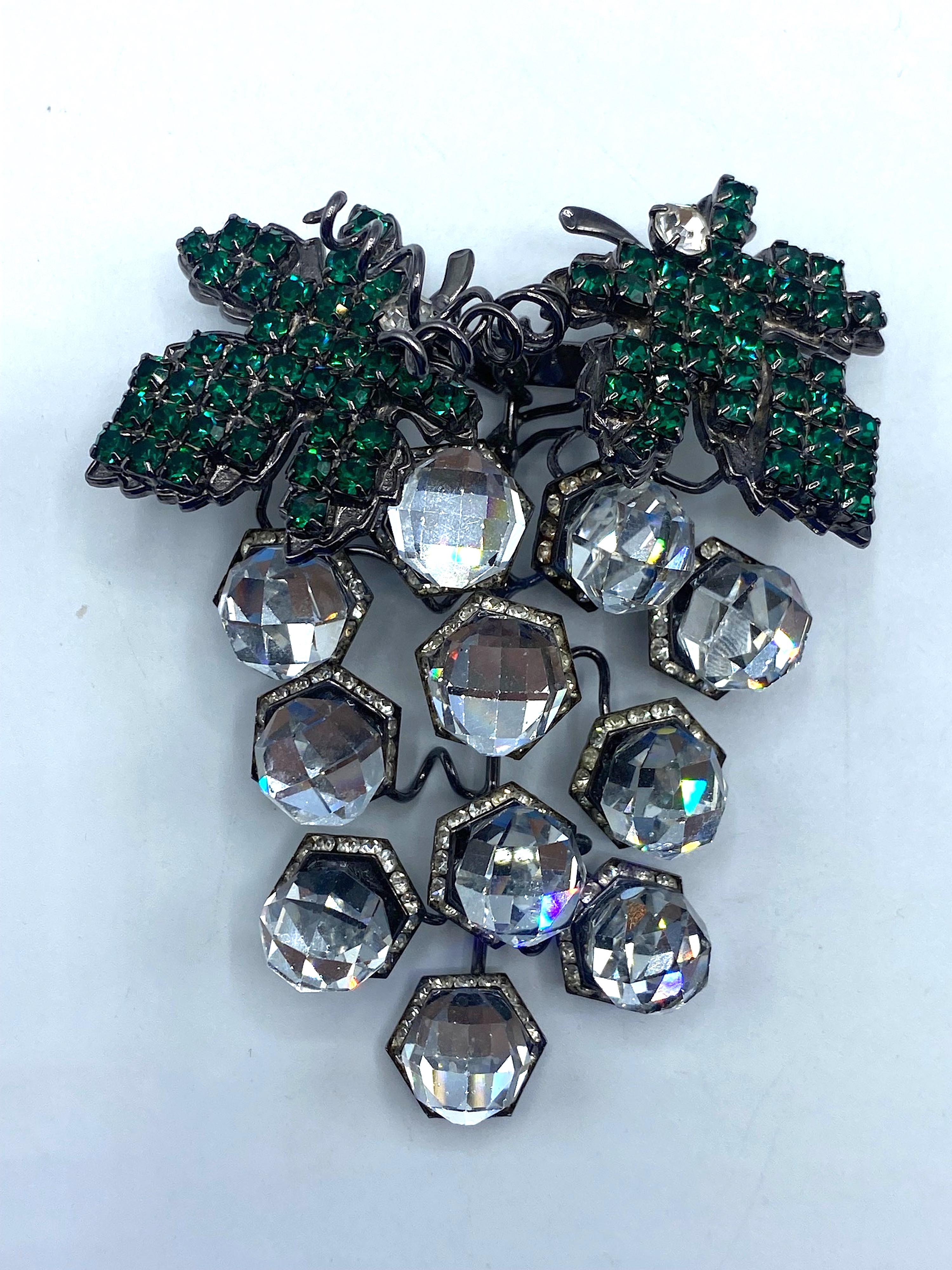 Collana di perle e cristalli Lawrence Vrba con spilla a grappolo staccabile in vendita 6