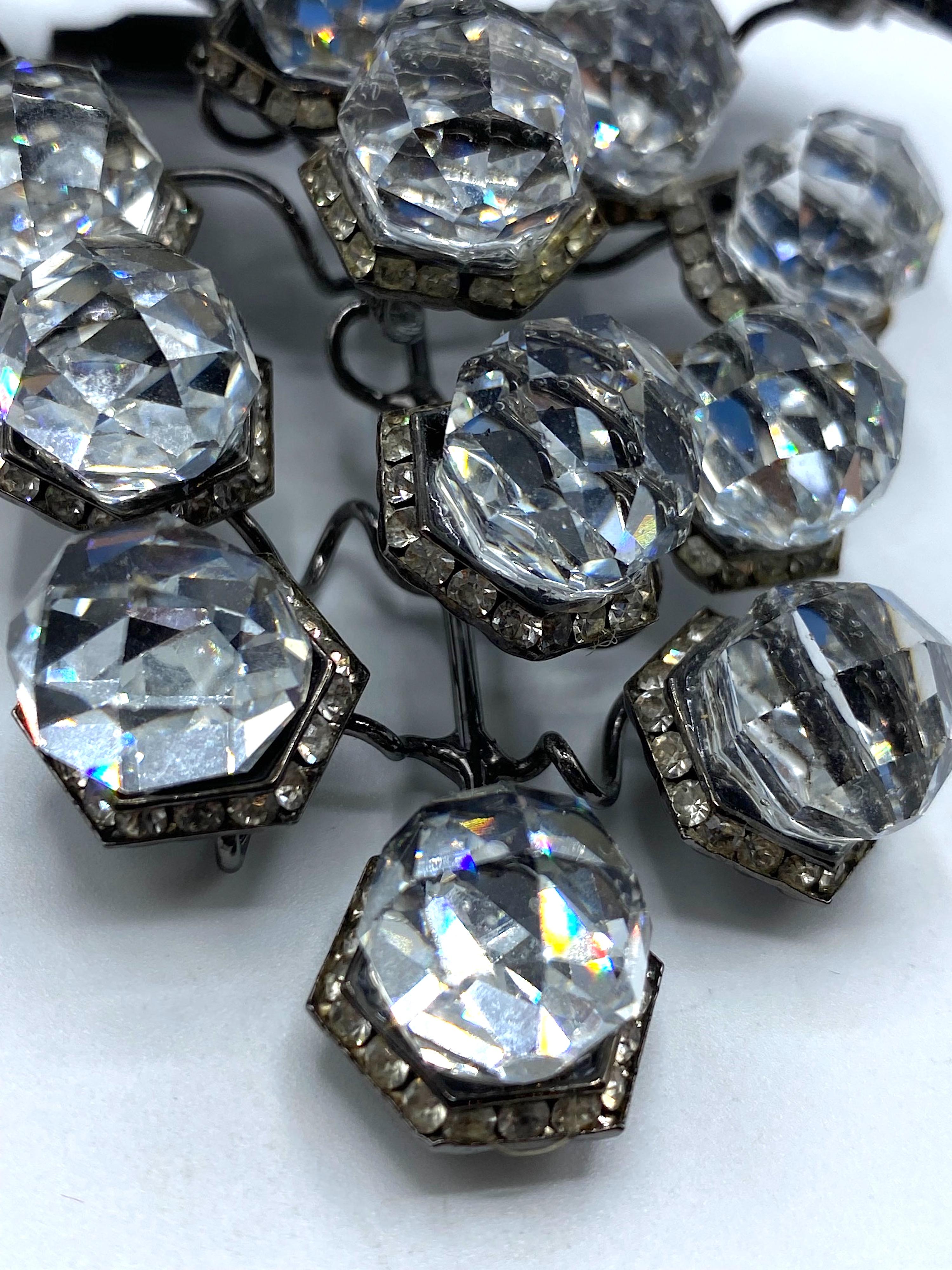 Collana di perle e cristalli Lawrence Vrba con spilla a grappolo staccabile in vendita 7