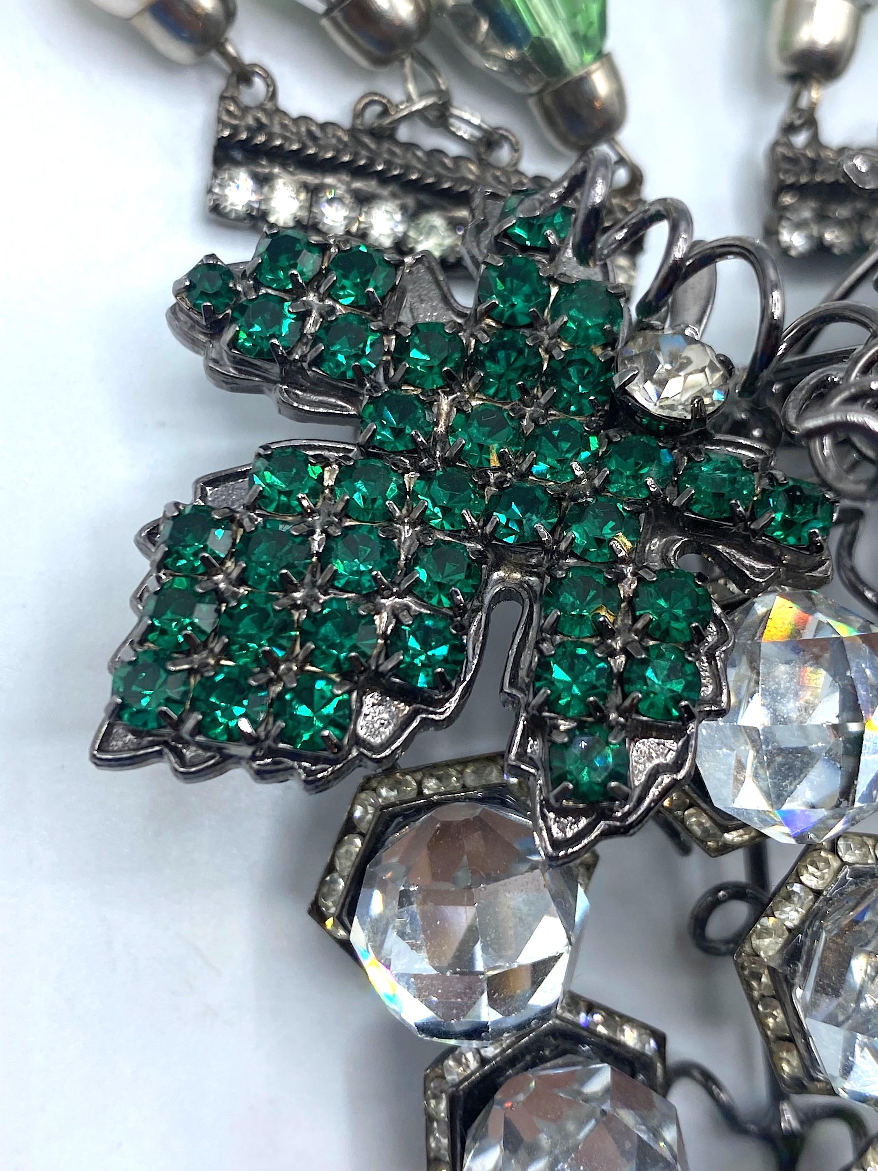 Collana di perle e cristalli Lawrence Vrba con spilla a grappolo staccabile in vendita 12