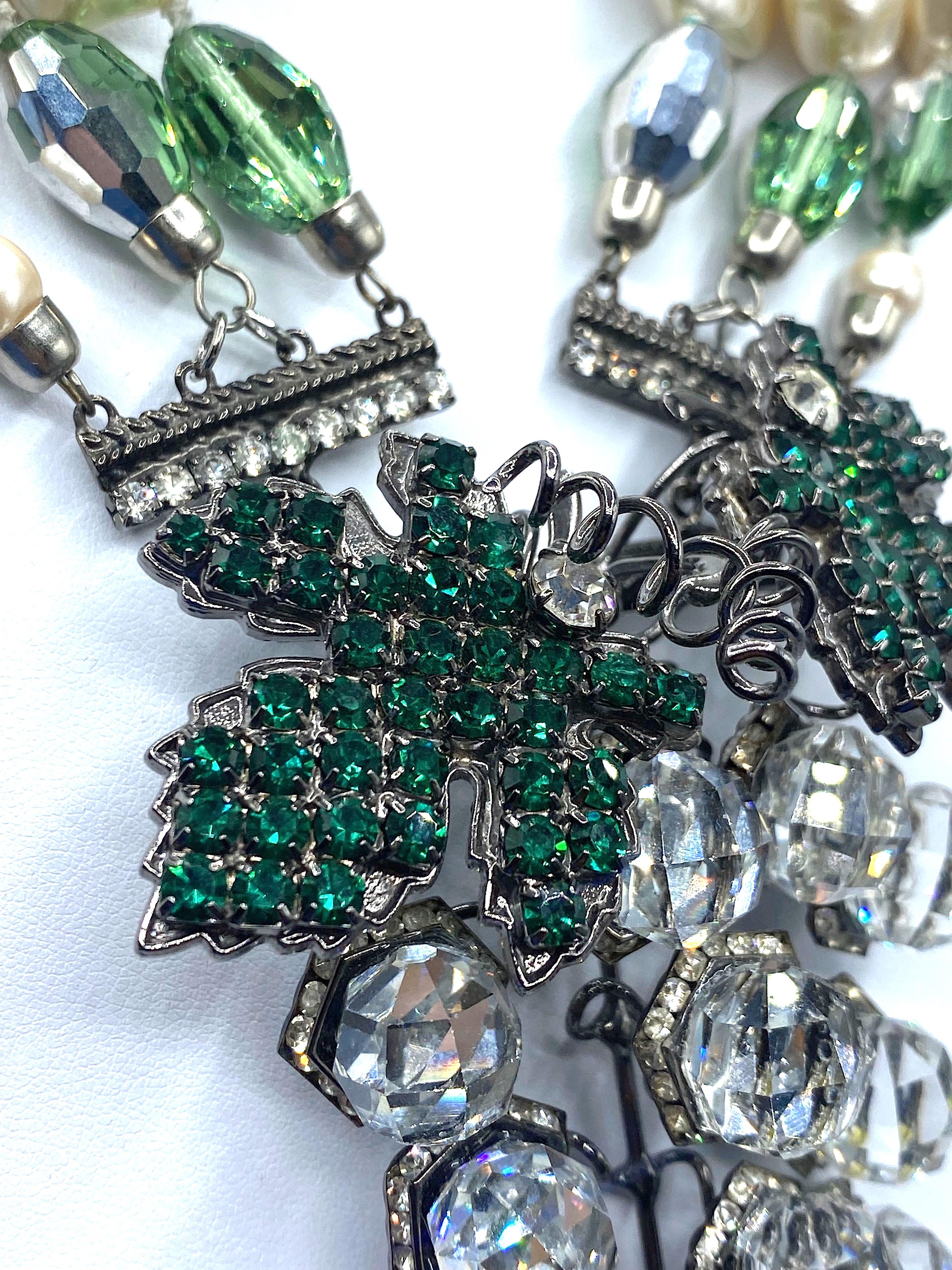 Collana di perle e cristalli Lawrence Vrba con spilla a grappolo staccabile in vendita 2