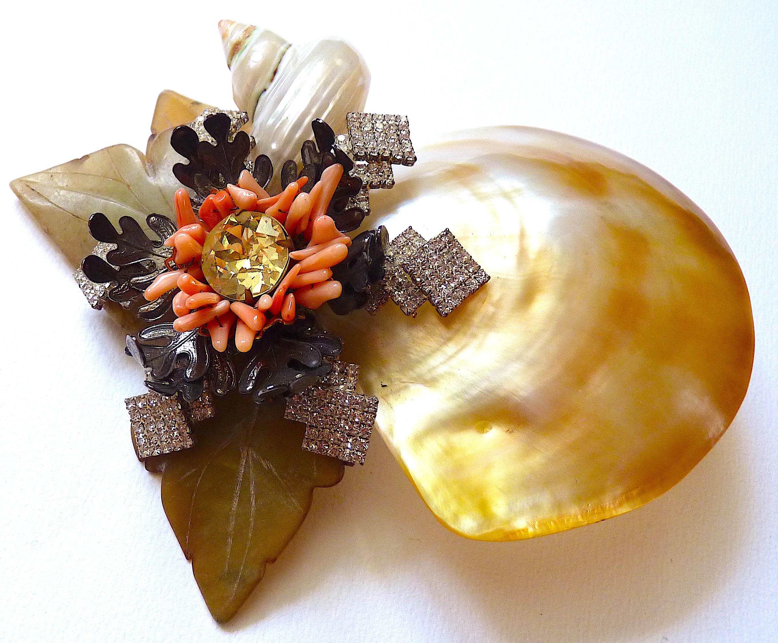 LAWRENCE VRBA Sea Shells & Glass Crystal Oversized Brooch from the 1980s For Sale 2