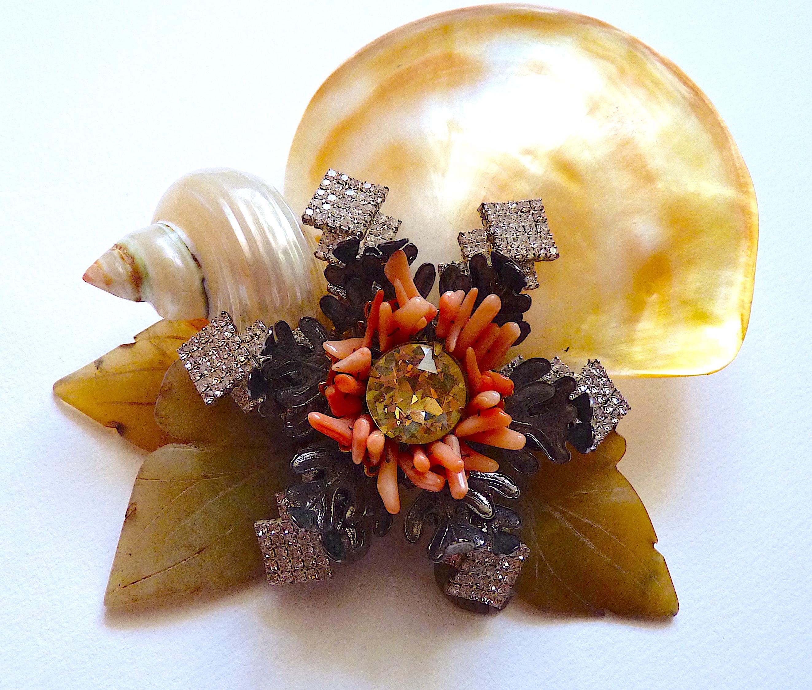 LAWRENCE VRBA Sea Shells & Glass Crystal Oversized Brooch from the 1980s For Sale 3