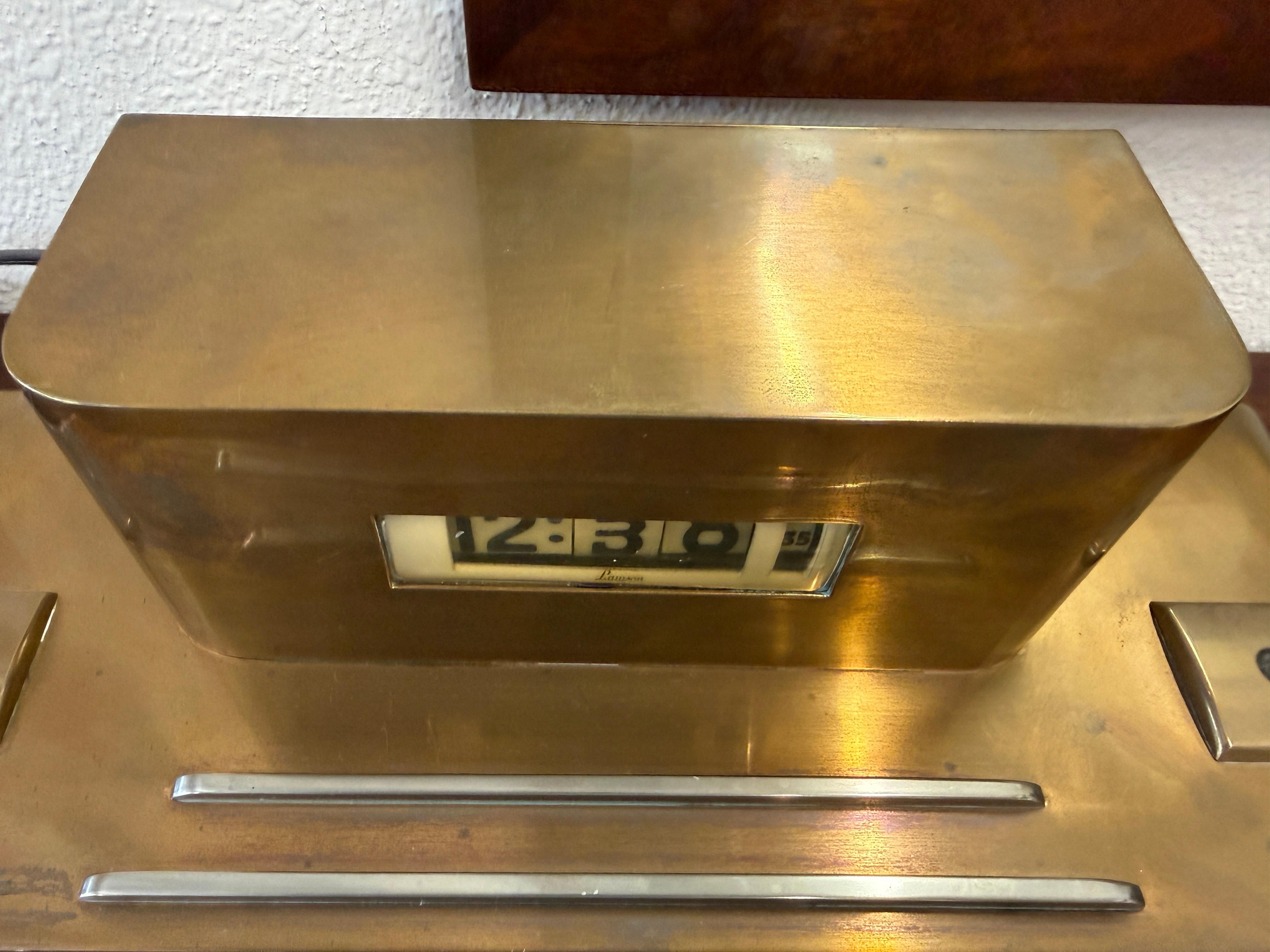 Lawson Art Deco Copper Clock in Working Order Cobre en venta
