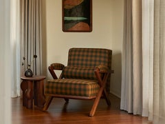 Lawson-Fenning Dillon Chair, Nussbaum massiv & roter Samt, Moderner Sessel