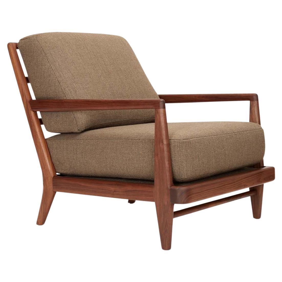 Lawson-Fenning Headlands Lounge Chair, Struttura in noce massiccio, Poltrona moderna in vendita