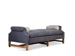 W. Lawson-Fenning Letto da giorno olandese a due bracci, lettino in lino con base in noce massiccio e ottone